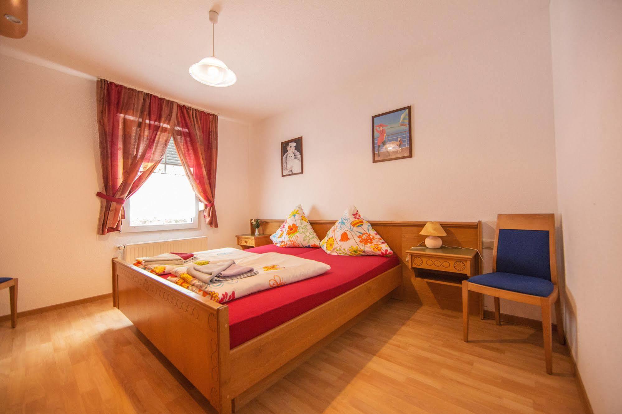 Hotel Burghof Штольберг Экстерьер фото